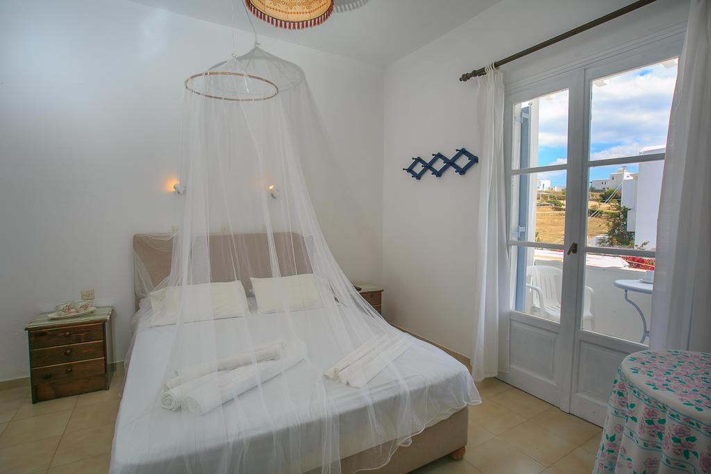 Paros Rita Studios Писо Ливади Стая снимка
