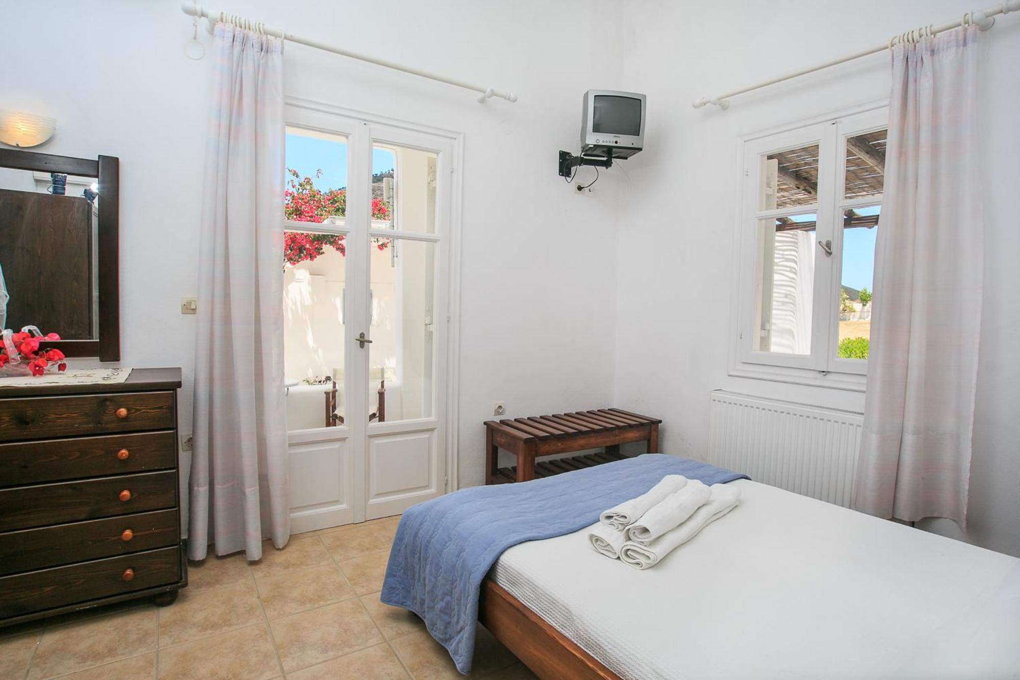 Paros Rita Studios Писо Ливади Стая снимка
